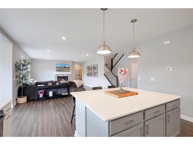 Building Photo - 6332 Apple Ct