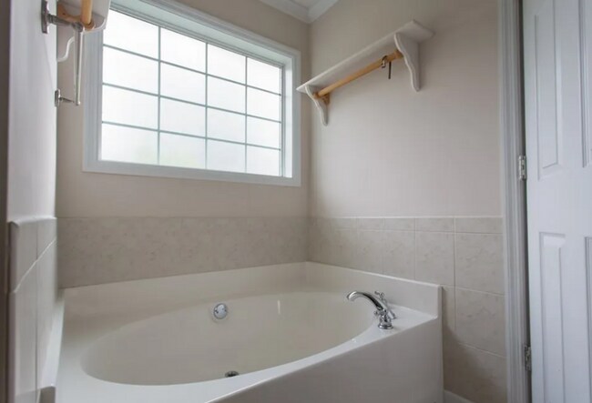 Building Photo - Southern Charm and Modern Comforts Await i...