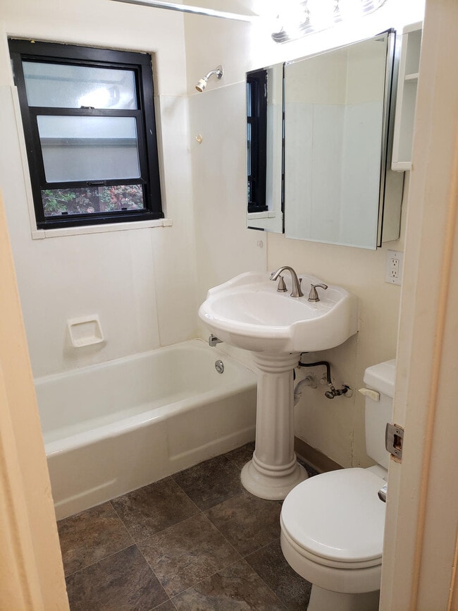 Building Photo - Bay Ridge Court - 2 bedrooms