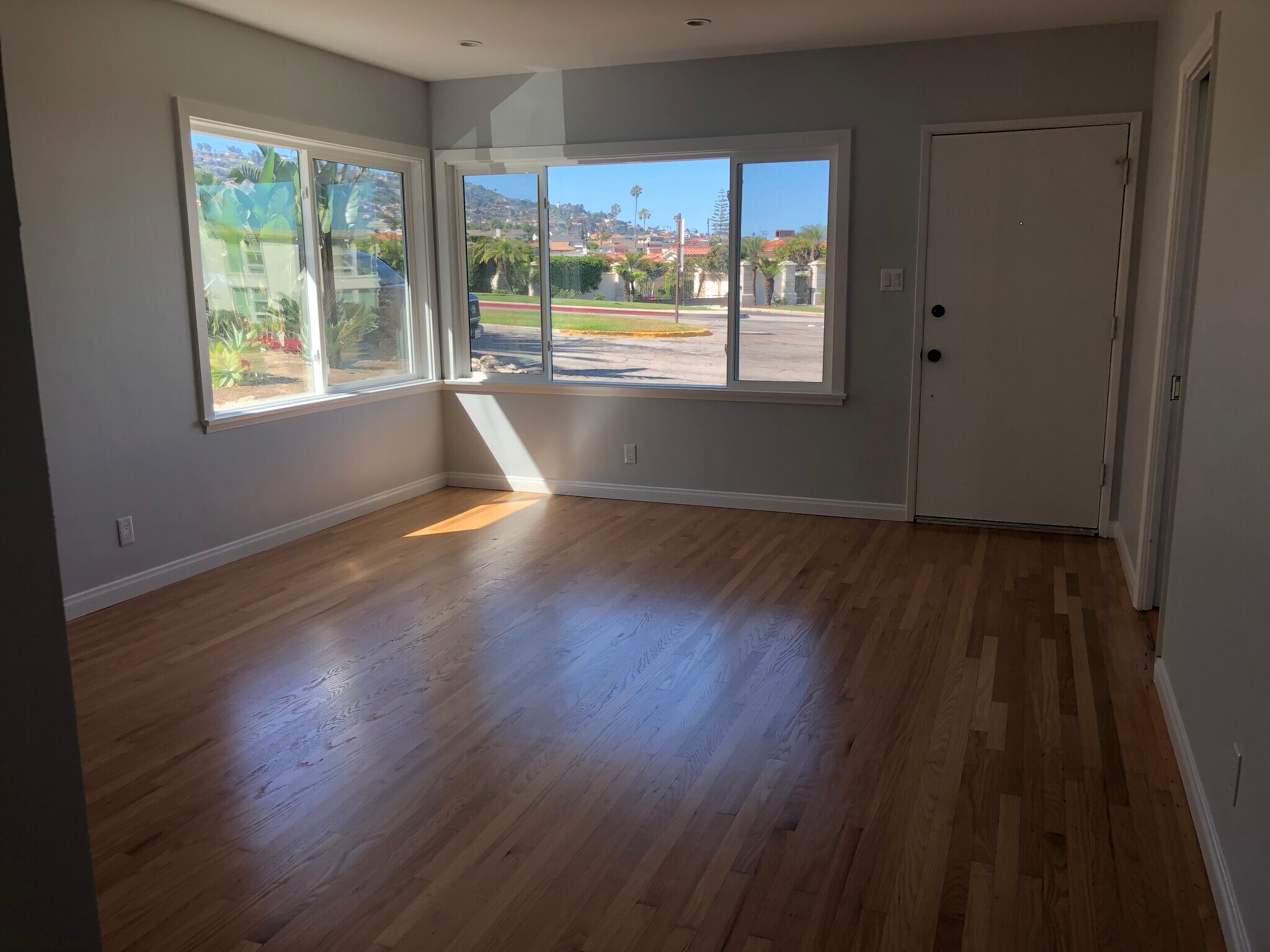 Building Photo - 342 Calle Miramar