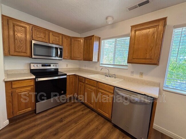 Building Photo - 154 E 100 N