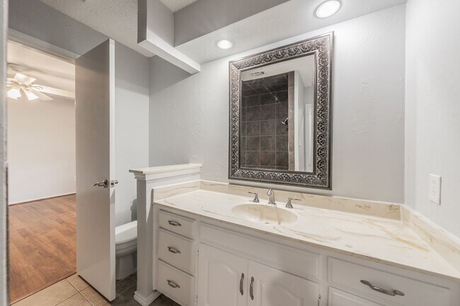 Building Photo - Charming Updated Home on Quiet Cul-de-Sac
