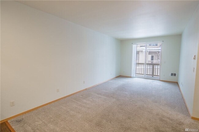 Building Photo - Spacious 2 Bed 2.5 Bath Townhome with Attached Garage in Cle Elum