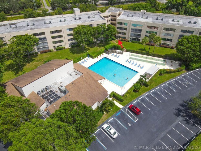 Building Photo - 3154 Via Poinciana