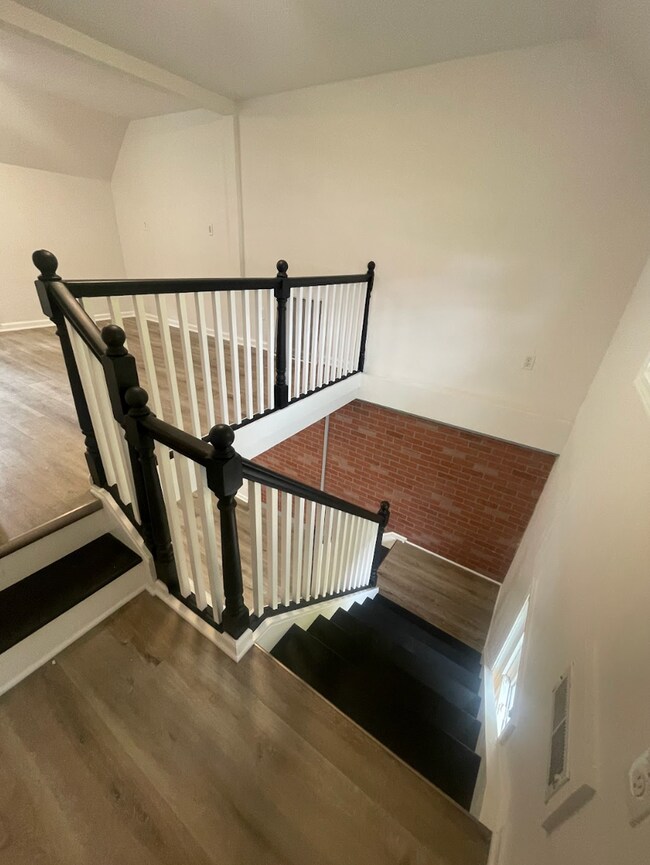 Building Photo - 248 Dodge St.