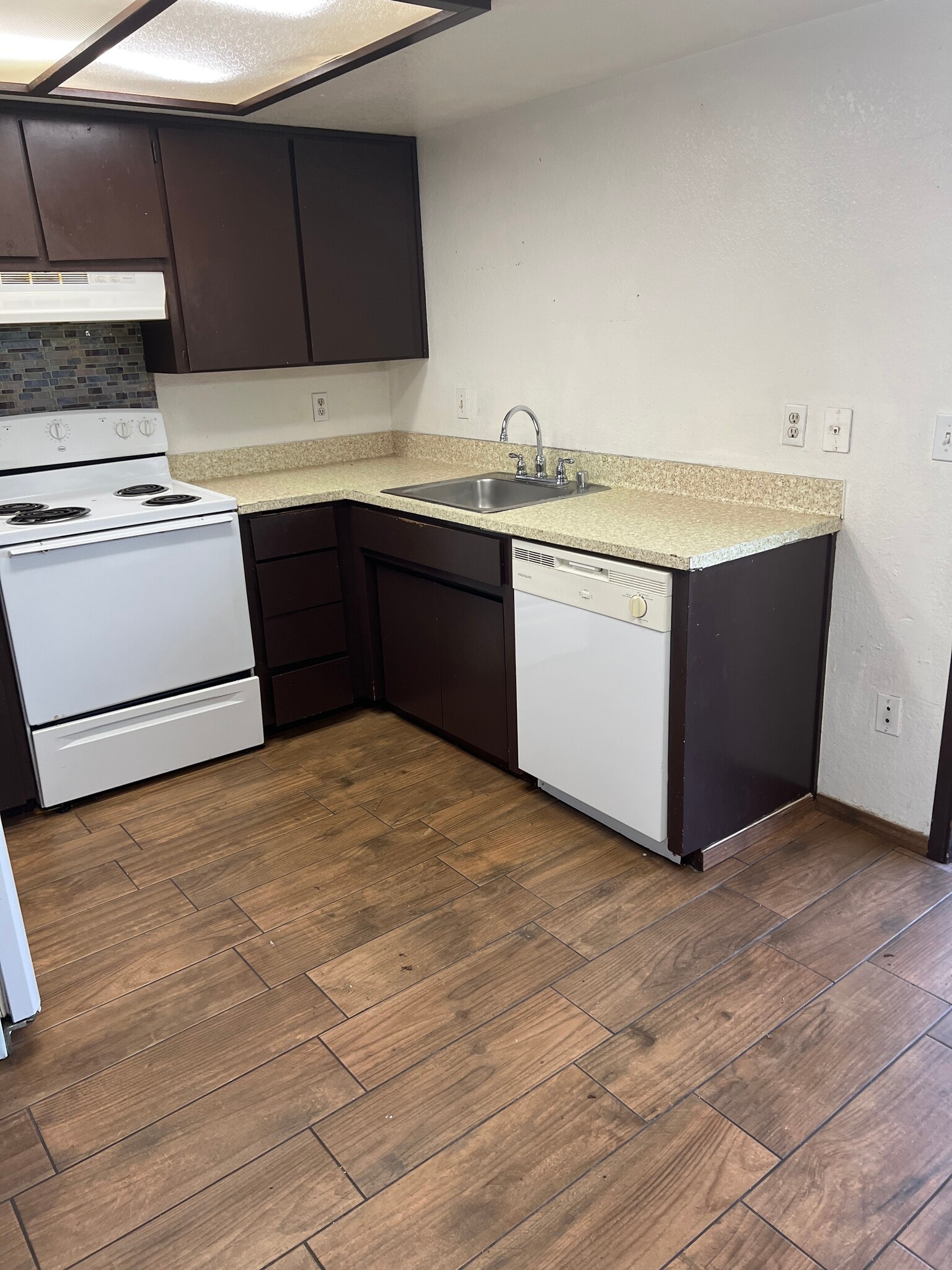 Building Photo - 429 1st Ave N