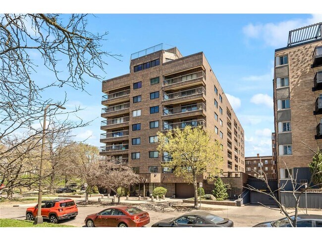 Building Photo - 2885 Knox Ave S