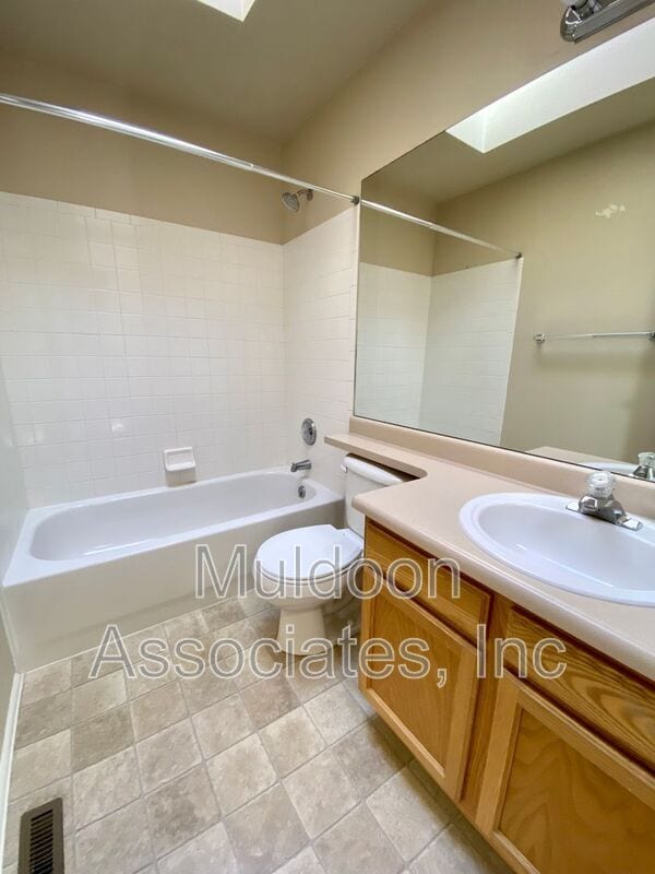 Building Photo - 1048 Scarlet Oak Dr