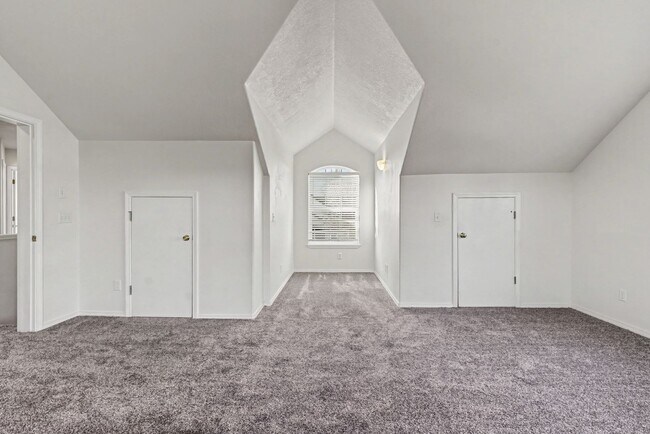 Building Photo - Two-Story 3 bed, 2.5 bath Home in East Salem with Large Bonus Room!