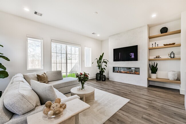 Building Photo - 4211 Nichols St