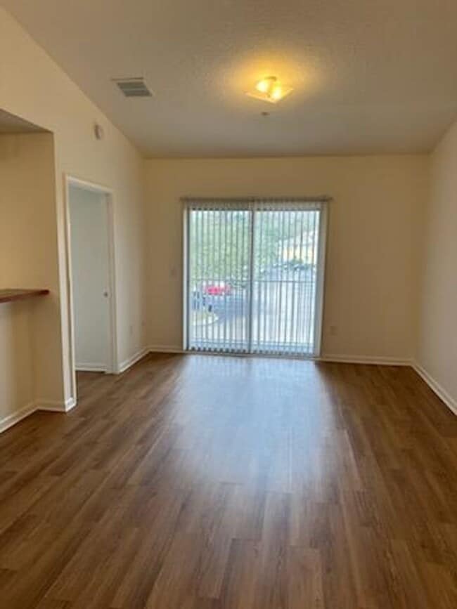 Building Photo - 6880 Skaff Ave