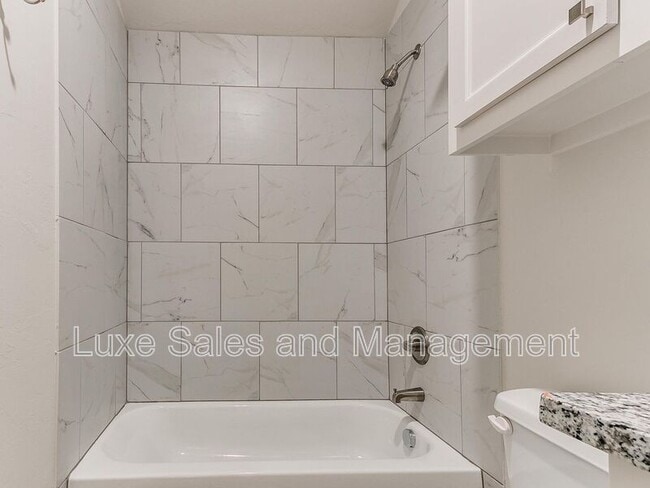 Building Photo - 3703 N Divis Ave