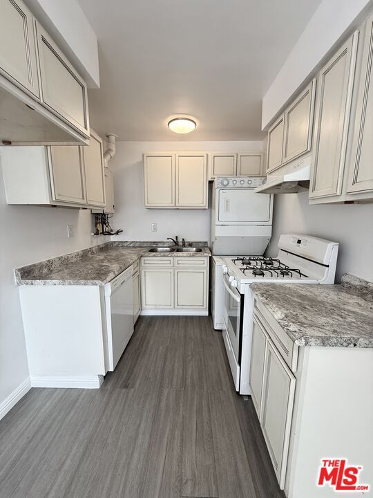 Building Photo - 5659 Dairy Ave