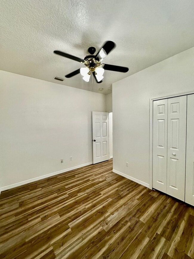 Building Photo - *Move In Ready* Bright & Spacious 3BR/2BA Home with Open Layout & Huge Backyard in Orlando