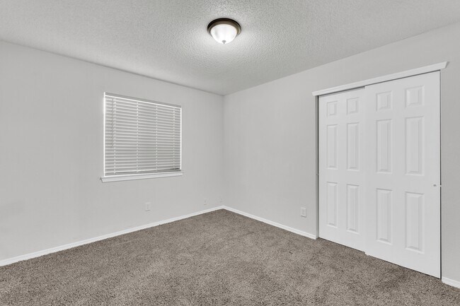Building Photo - 10400 Valle Koki Dr