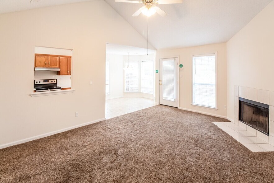 Building Photo - 3920 Paramount Cove