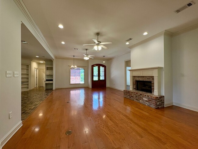 Building Photo - 40489 1513