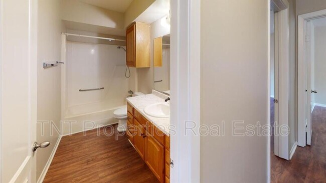 Building Photo - 2805 Sprucewood St