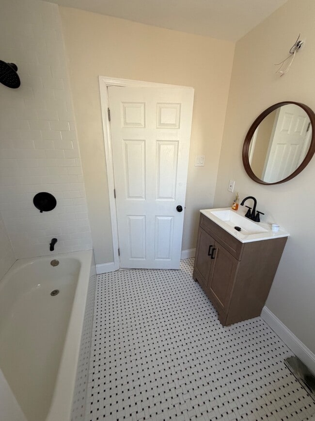 Building Photo - 2758 Mickle St