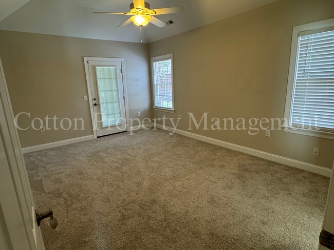 Building Photo - 7824 Sanderling Pl