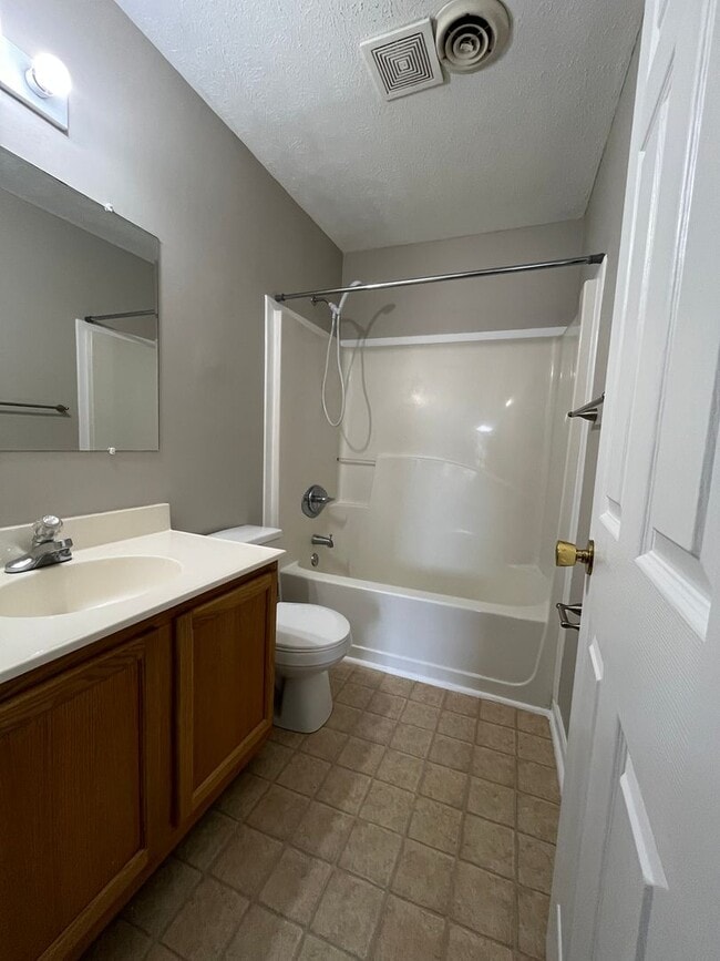 Building Photo - 1611 Meadow Spring Dr