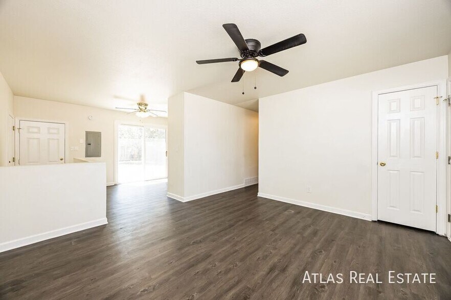 Building Photo - 4419 Dewey Dr