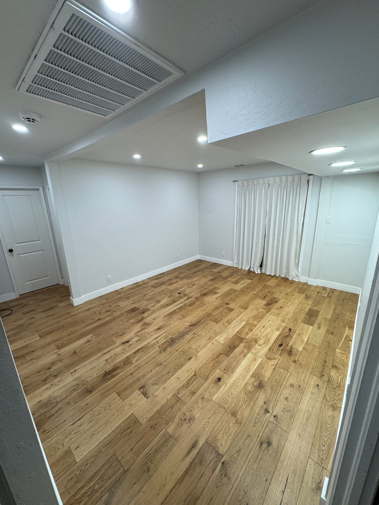 Building Photo - 720 Oakwood Ave