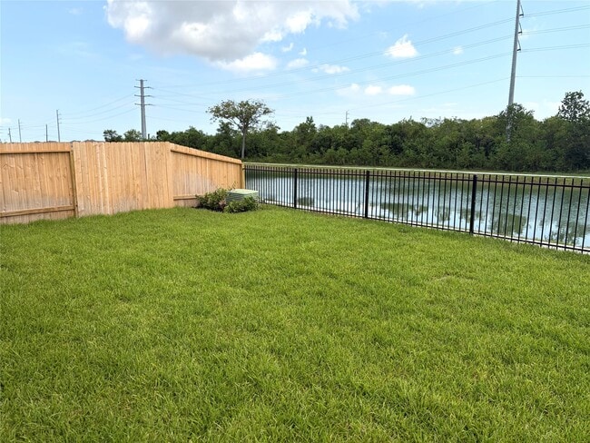 Building Photo - 940 Woodhaven Lks Dr