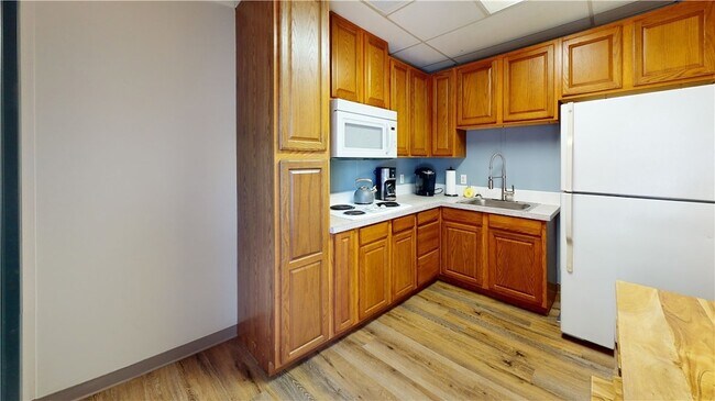 Building Photo - 5585 Straub Rd