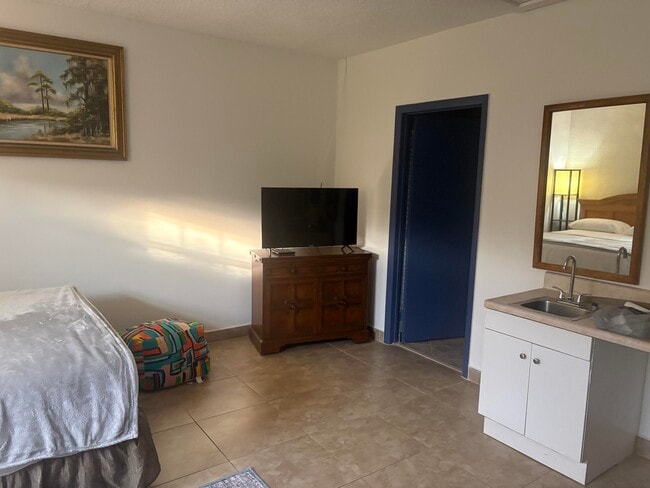 Building Photo - 10132 Windtree Ln