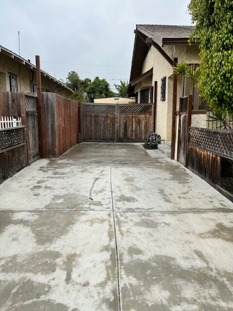 Building Photo - 5145 Arlington Ave