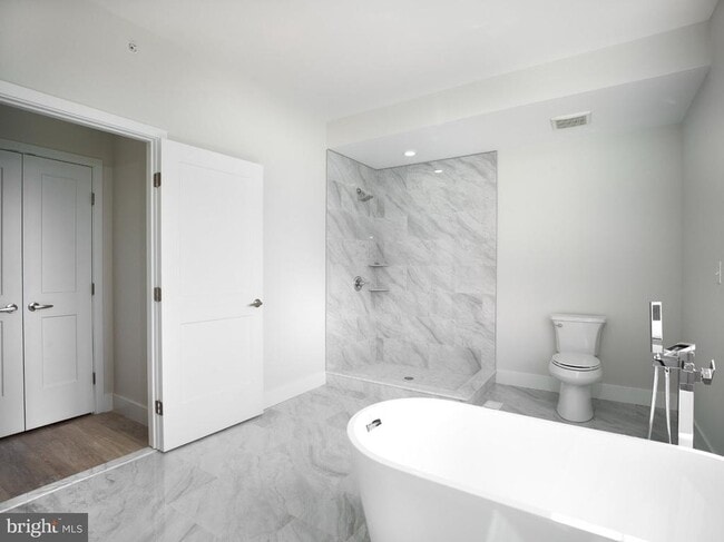 Building Photo - 303 Fountain St