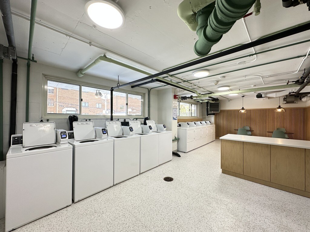 Building Photo - 1349 N Dearborn St