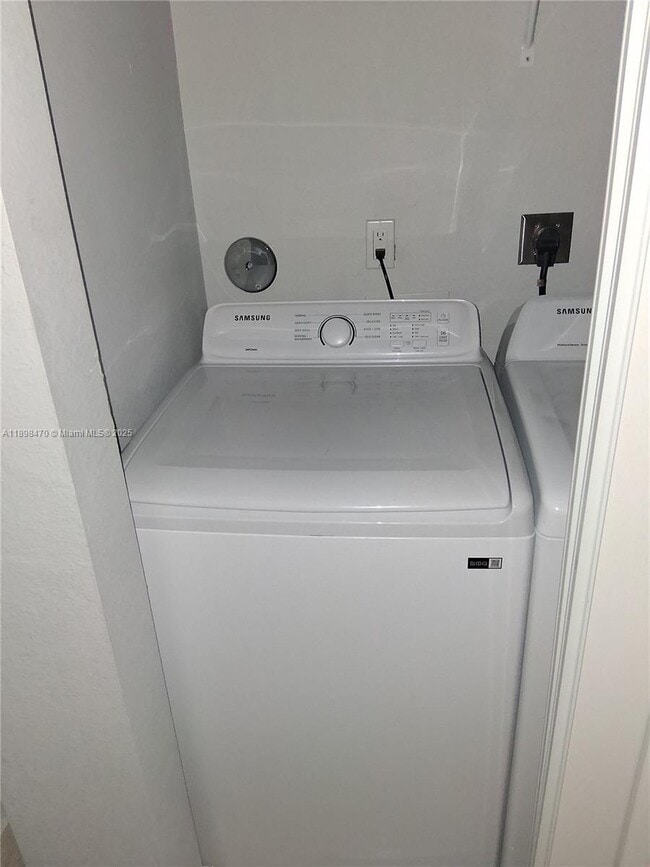 Building Photo - 488 NW 40th Ct