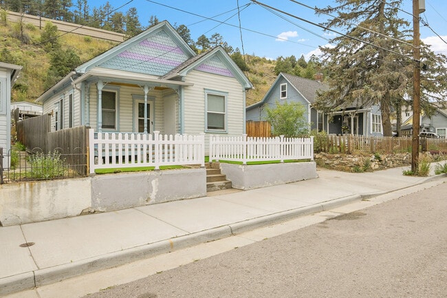 Building Photo - 2229 Miner St