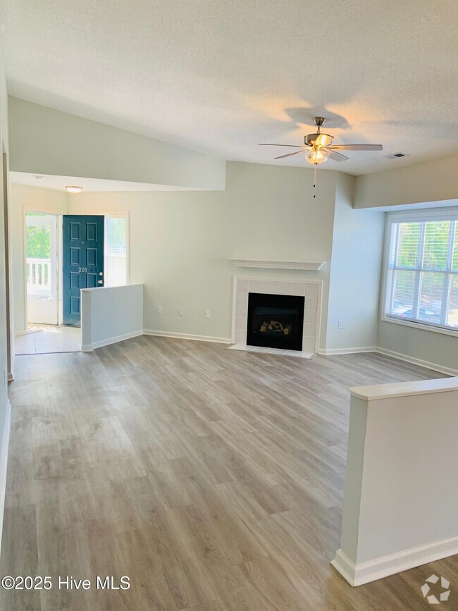 Building Photo - 4142 Breezewood Dr