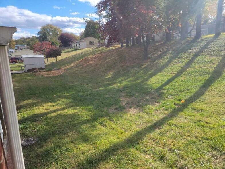 Building Photo - 3049 Parham Dr