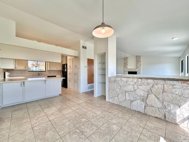 Building Photo - Greenbelt Gem Backing to Walnut Creek – Spacious 3BR Home in Prime North Austin Location