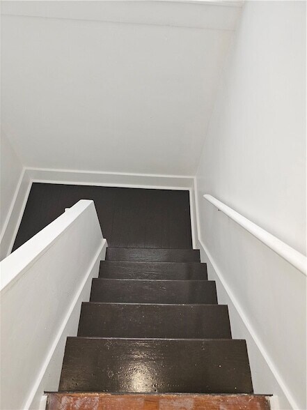 Building Photo - 1301 Broadway Ave