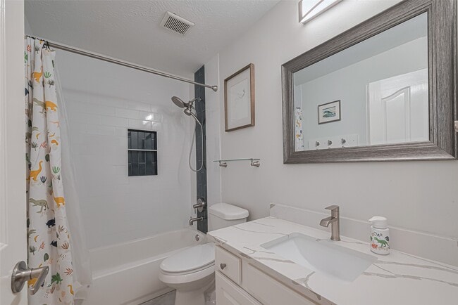 Building Photo - 2347 Golden Shores Ln