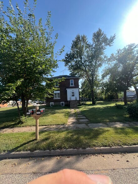Building Photo - 1903 Spooner Ave