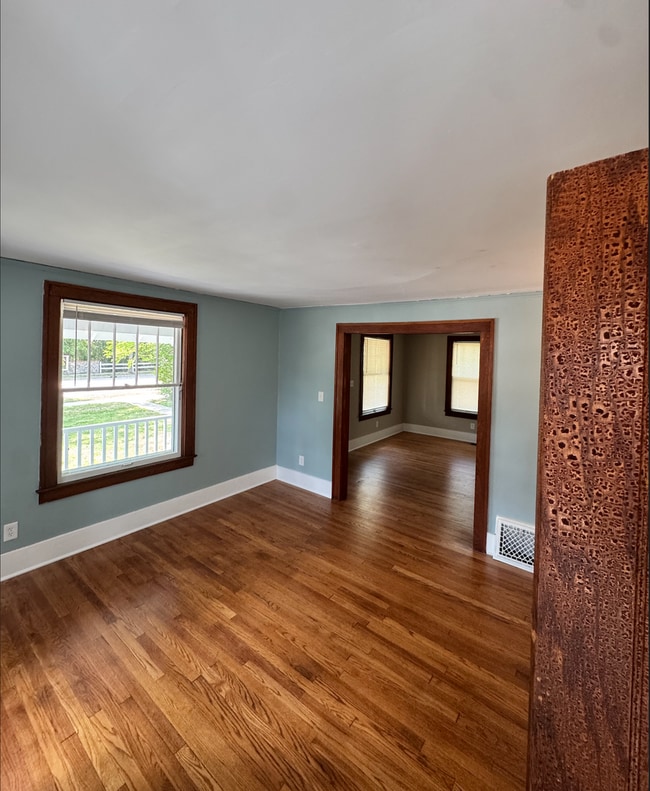 Building Photo - 1625 S Maple Rd