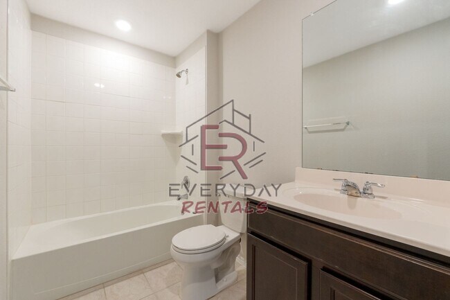 Building Photo - 3 bedroom 2 bath in Yowell Ranch