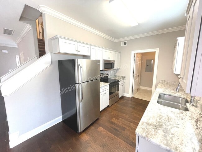 Building Photo - 4BD/4.5BA FOR RENT - Only Through 7/18/2024