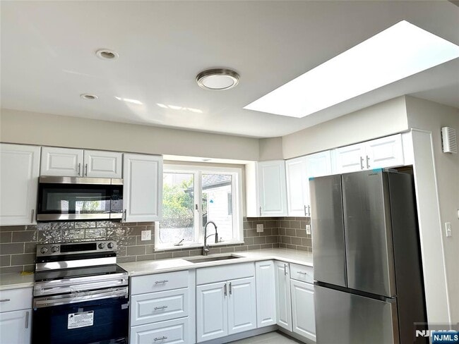 Building Photo - 41 Woods Ave