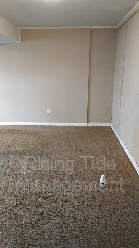 Building Photo - 628 16th Ave NW