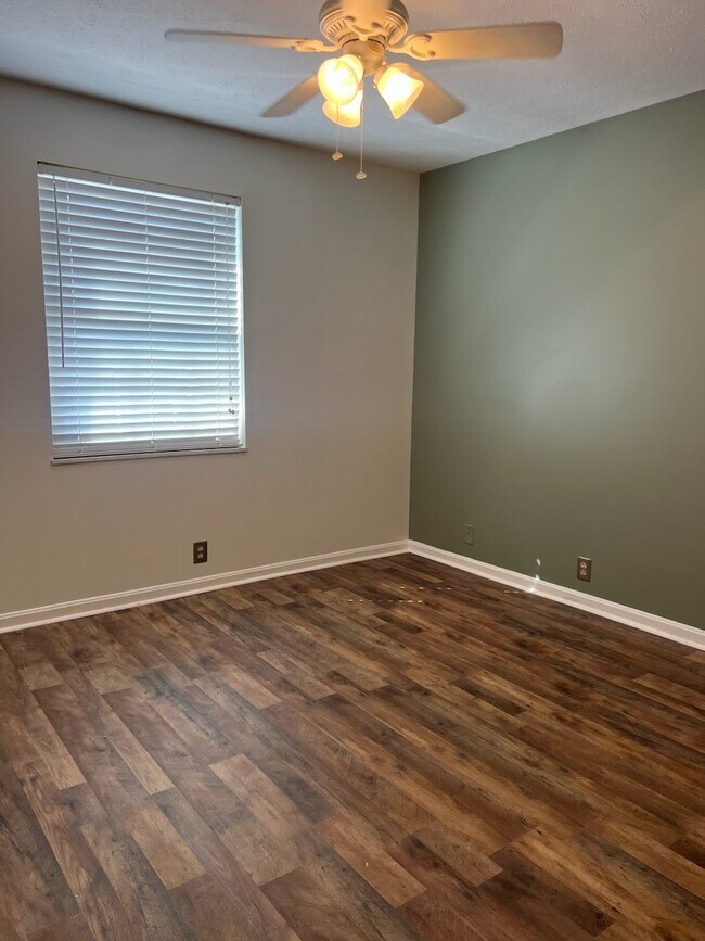 Building Photo - 9345 Taylorsville Rd
