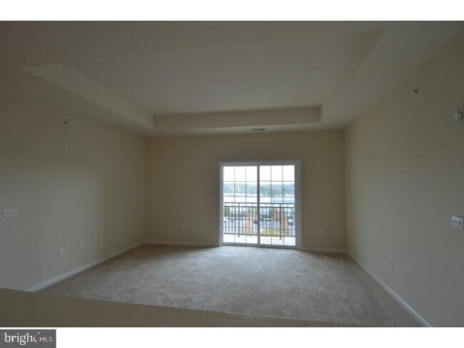 Building Photo - 1447 Sierra Dr