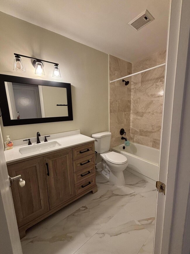 Building Photo - 3687 Carambola Cir N