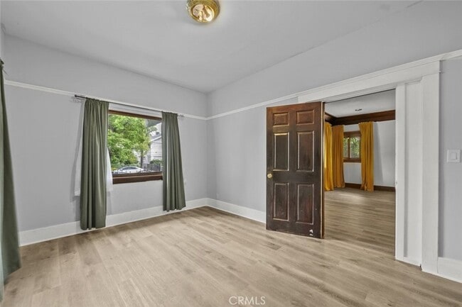 Building Photo - 1549 N Kingsley Dr